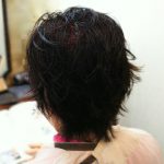 くせ毛でもショートにすれば手入れが簡単になる。