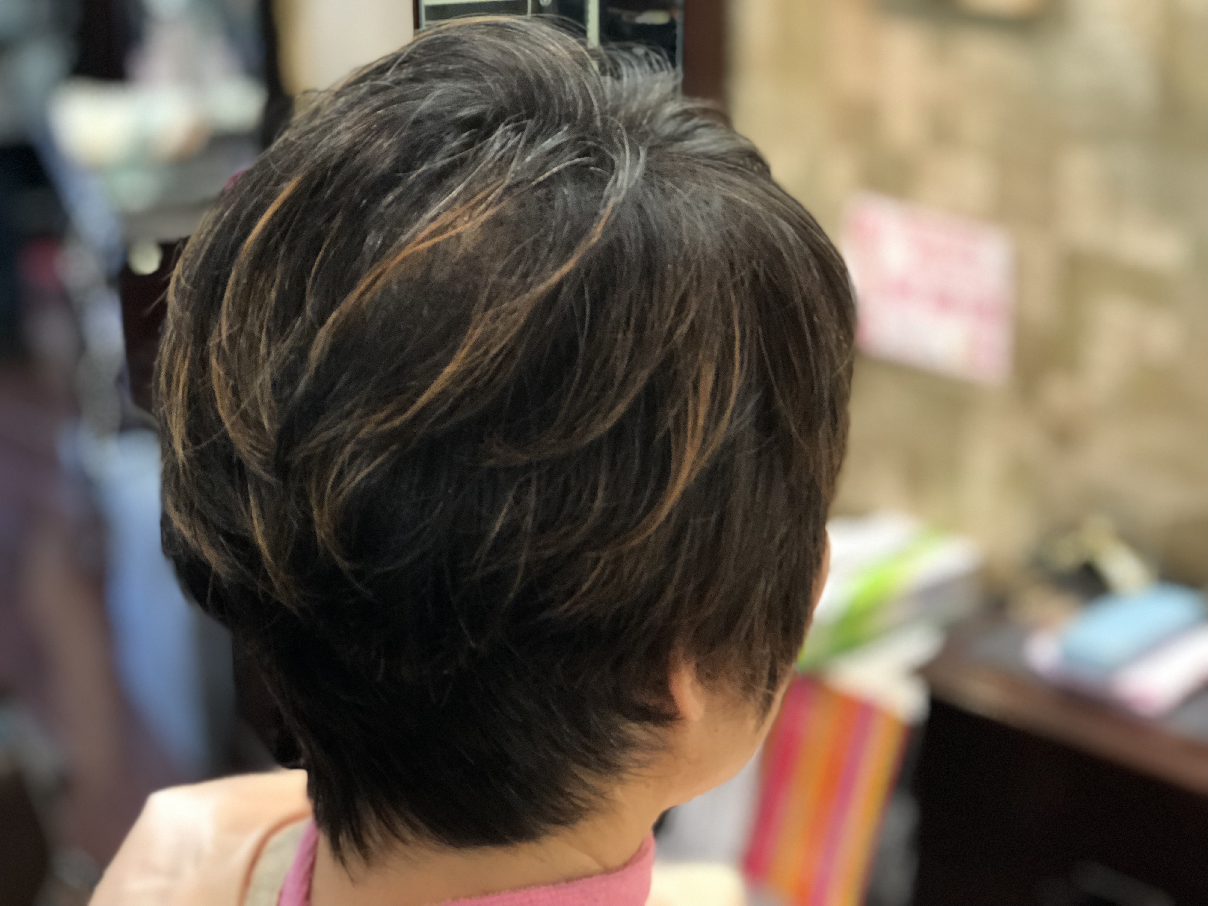 絶壁が嫌だな~とか、朝おきたら後ろが割れている~なんて・・悩むことはないですよ「キュビズムカット®」で解消。