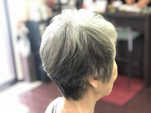 簡単スタイリング６０代 のグレイヘアカットの持ちがいい ショート動画 くせ毛ブローレスカット 西宮 夙川 Anne アンヌ 美容室