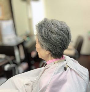 簡単スタイリング６０代 のグレイヘアカットの持ちがいい ショート動画 くせ毛ブローレスカット 西宮 夙川 Anne アンヌ 美容室