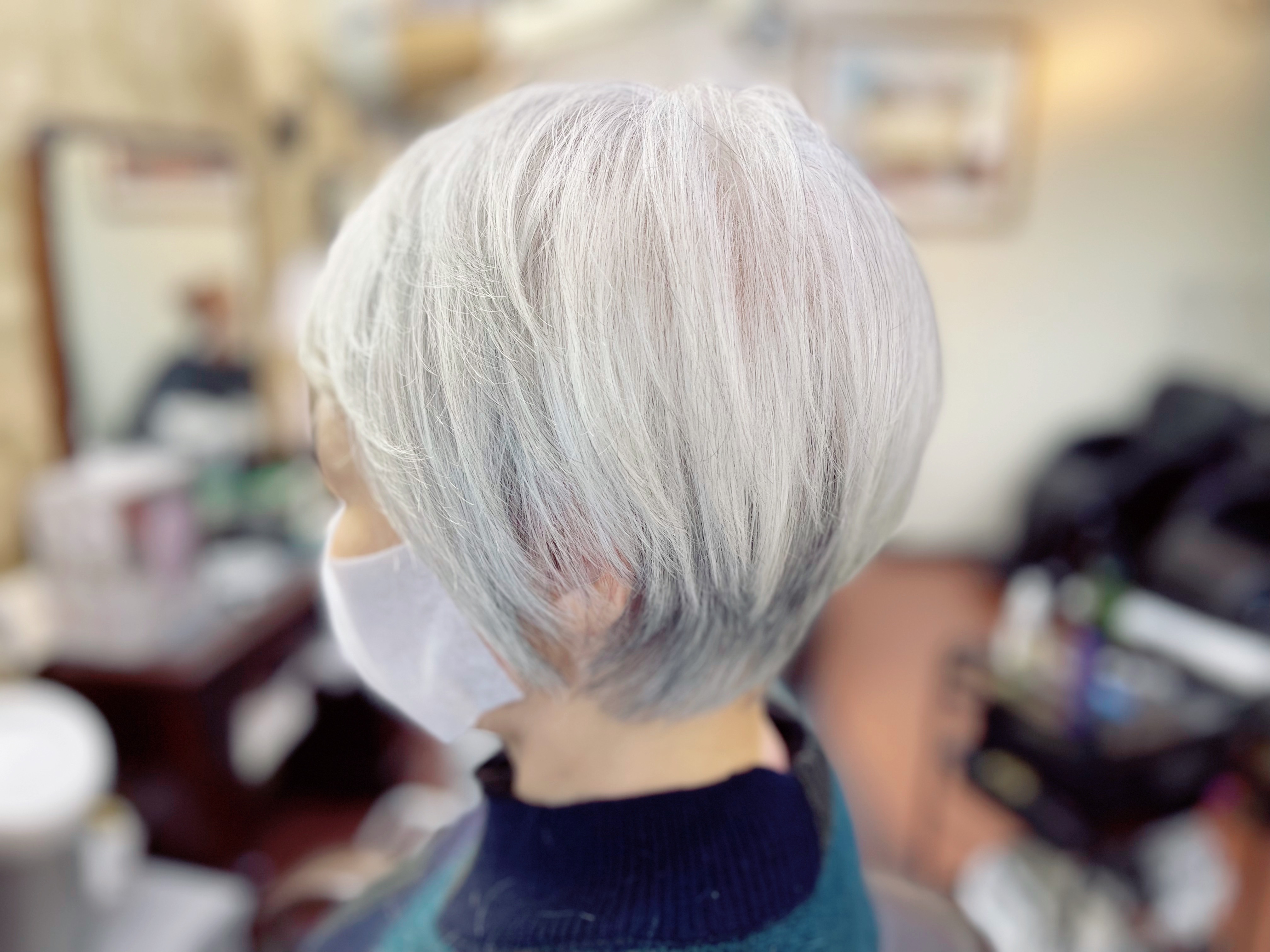 白髪染めをやめたら…髪がラクに