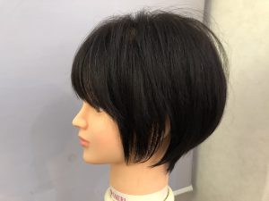この動画では繊細な量減らしとして手の一部としてレザーを使う
